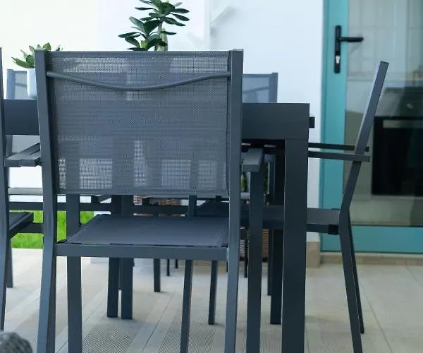 Villa 2 *